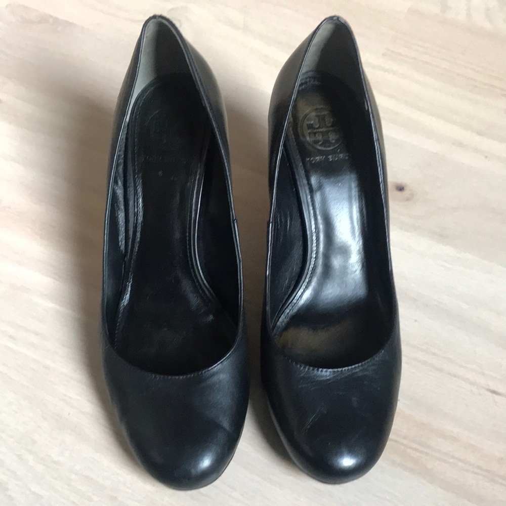 Tory Burch women’s black leather heels